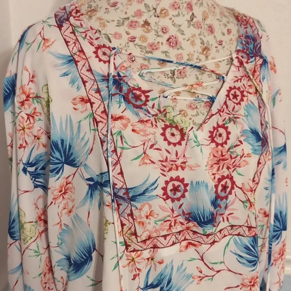 Pioneer Woman floral, blousy tunic - great for spring, Easter! - Picture 2 of 4